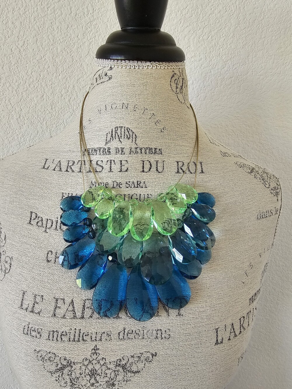Joan Rivers Vintage Faceted Lucite Bib Necklace Blue Green Ombre Statement Wire